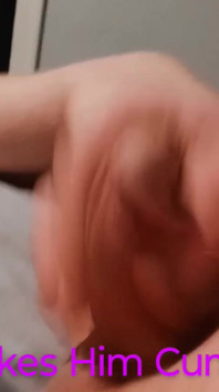 Muffs Tiny Cock Cummz!