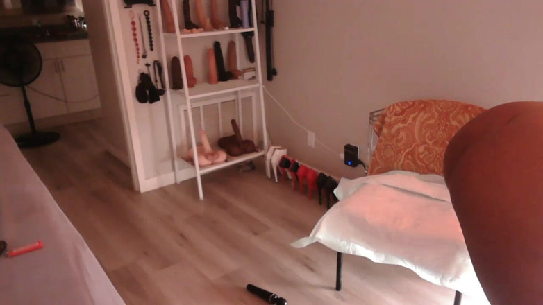 xbinti: Mijn poesje en kont, zijn klaar voor play daddy