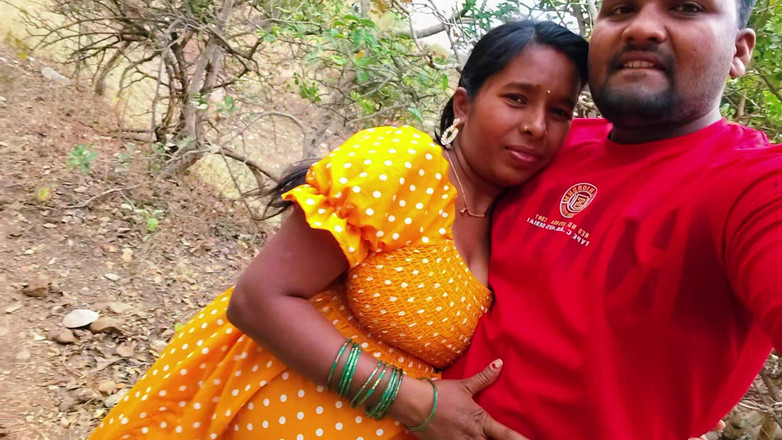 Premi pooja: Si è eccitata e le ha scopato il culo