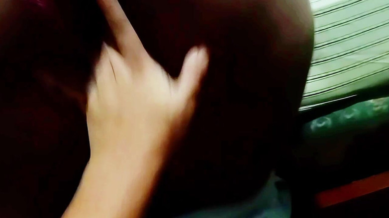 BigassMILF40: Ma voisine tamoule à gros cul me laisse lui sucer la...