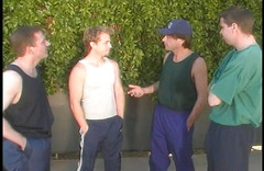 Perfect Porno: Süßer ebenholz-babysitter wird von zwei weißen schwänzen doppelt penetriert