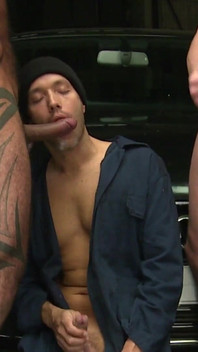 Tony Thorn ve Jace Tyler arabada sikişiyor