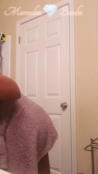 Mercedez Bankz: XH naked twerk 2 July 2021
