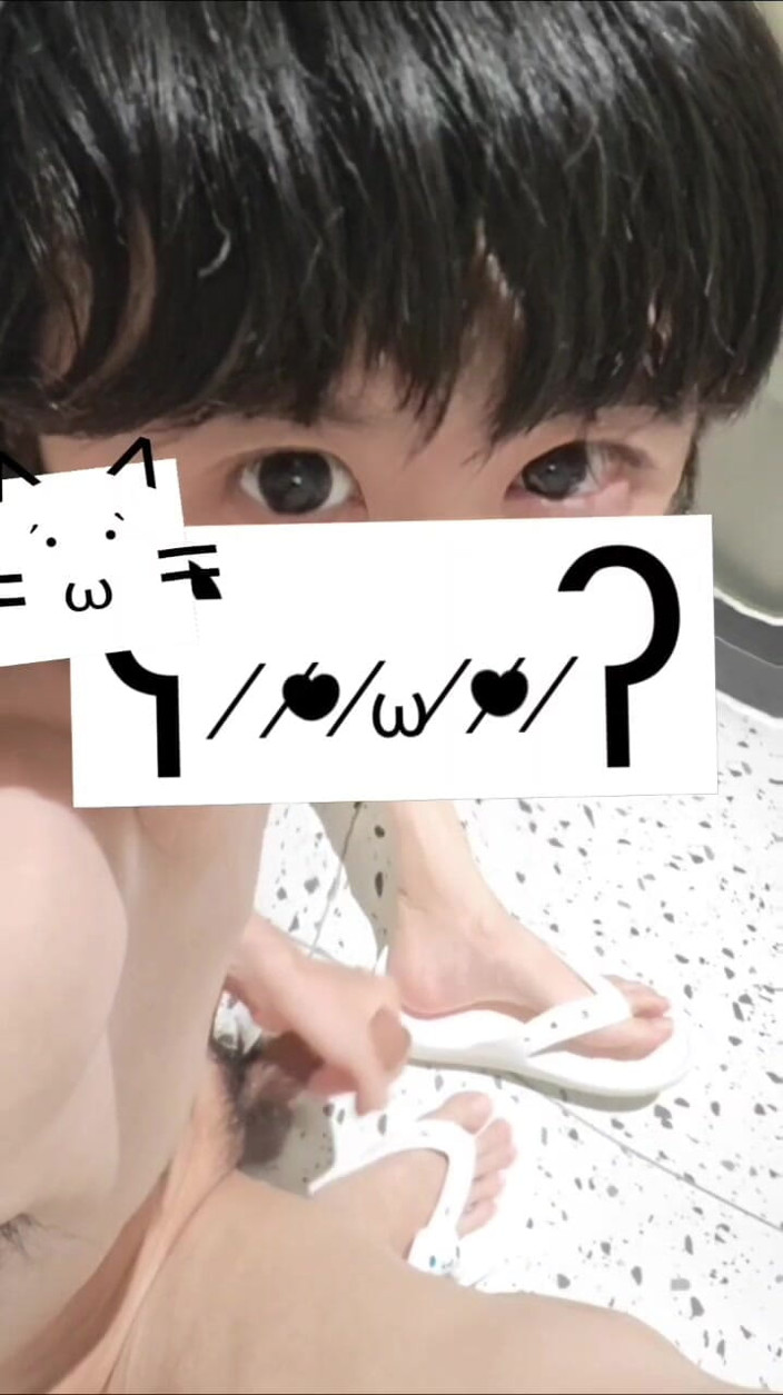 lovelyboyvideo0: Ekspresi lucu lovelyboy video0 preman pria super imut masturbasi bertelanjang...