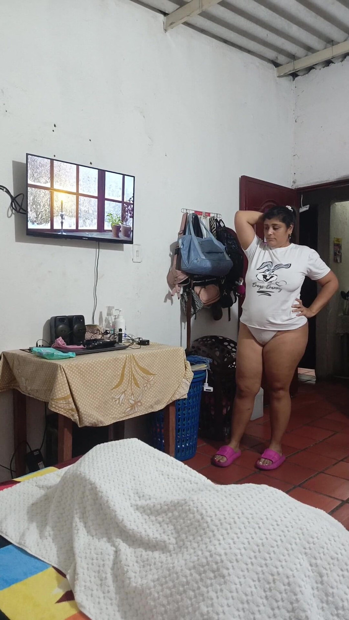 oficialkairadenaly: Mi Hermanastra descubre unos 并做爱 Y los pruebas todos hasta Elejir...