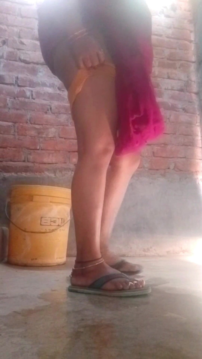 Ranirandi: Eu sou uma linda menina indiana e este é meu vídeo....