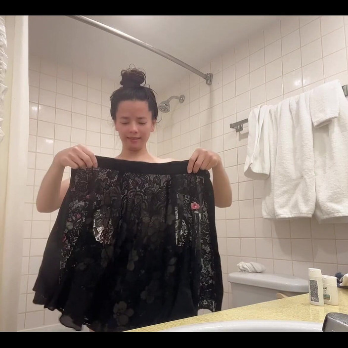 sweethanajapanese: Aku rela nonton yuk di kamar mandi!