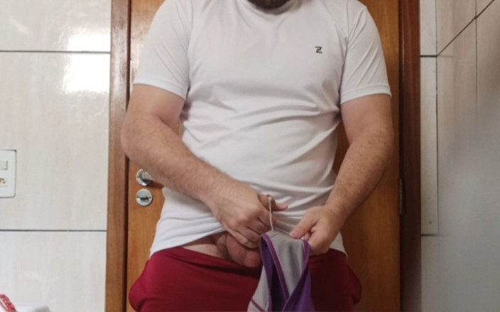 Carlos Miguel: Il Mio Primo Video - Sono Venuta Nelle Mutandine Della Matrigna