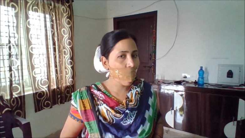 Selfgags classic: Kiraneya Tape amordaçada pela primeira vez!