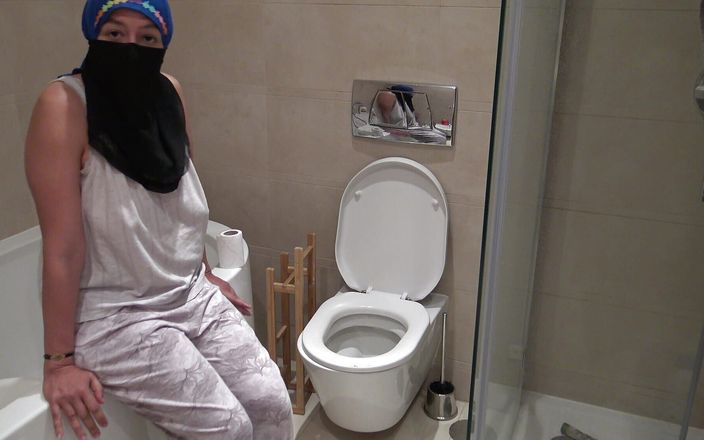 Souzan Halabi: Ägyptische stiefmutter bringt stiefsohn bei, wie man pissen