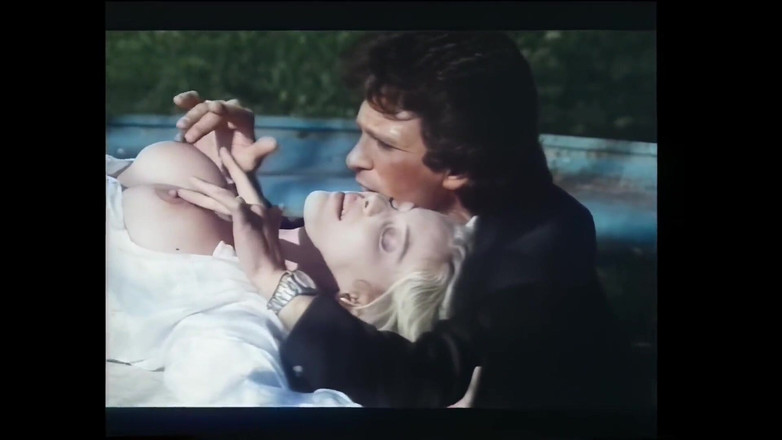 Vintage Megastore Full hd: Moana Pozzi - loira puta leva duro e profundo