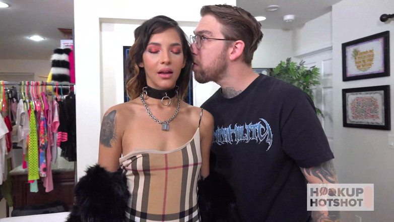 Hookup Hotshot: Cutie Kitty Carrera berijdt De enorme pik van Bryan Gozzing...