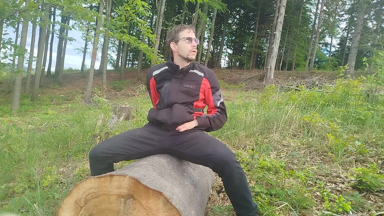 kickerscooter: Saut dans la forêt