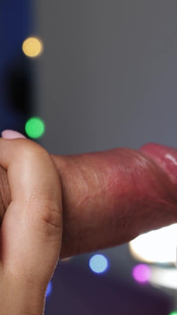Un cazzo delizioso e una indecente maschera facciale di sperma denso!