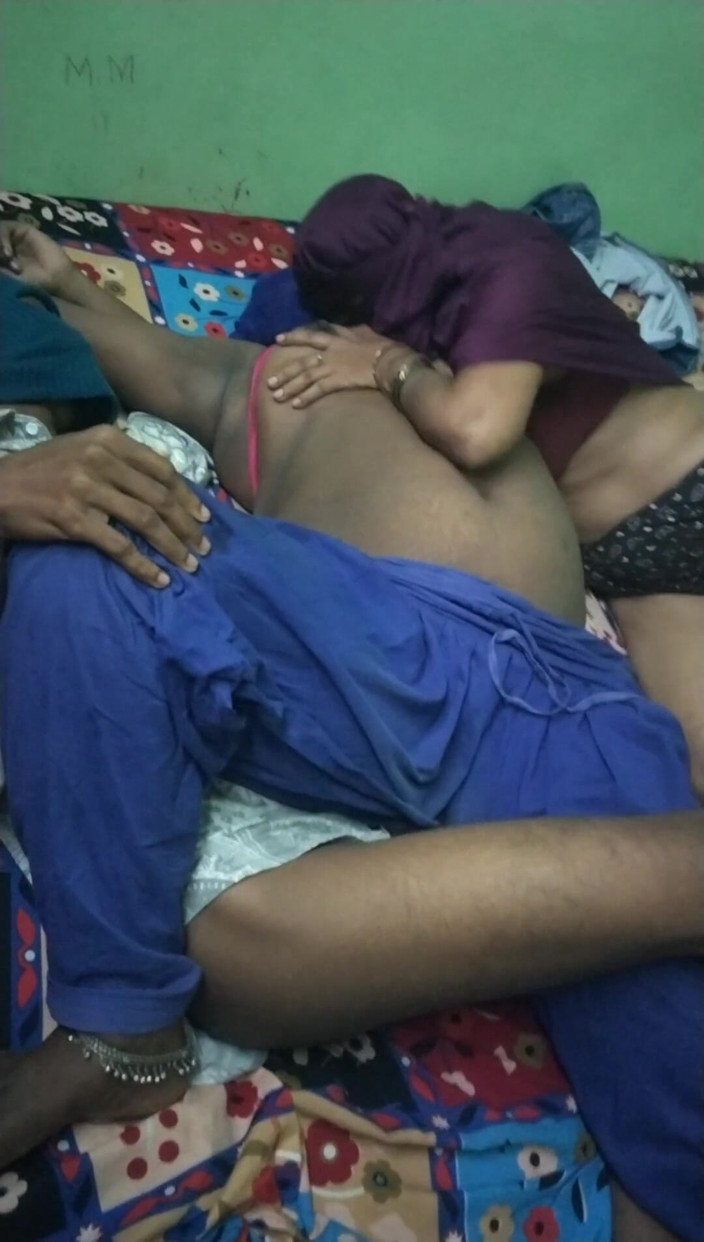 Benita sweety: Videoclipuri lesbiene fierbinți desi indiene