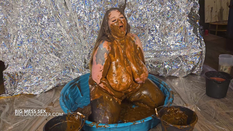 Melon Juggler: Melonie Nosha Huge Tits and Hairy Chick Is a Big...