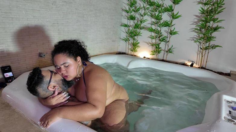 Pamela Panda: Sex in the Hydro with the Tattooed Guy