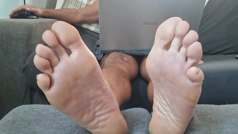 Midsouth Foot Fetish: Pokazywanie moich podeszw do ciebie wigging moich stóp i scrunching