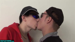 Eurocreme: Dvě sexy twinks pro dobré kouření a šukání zadku