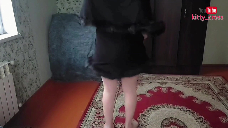Kitty_Cross: Мы делаем горячую ванну с моим симпатичным членом под горячим душем, предкончающая мастурбация симпатичного ледибоя