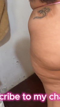 Big ass teściowa pokazuje bieliznę zięciowi