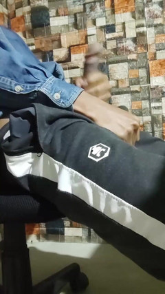 Hornyboy2058: 私は爆発しそうになるほど強くエッジを効かせ、コントロールを失うのを見ました