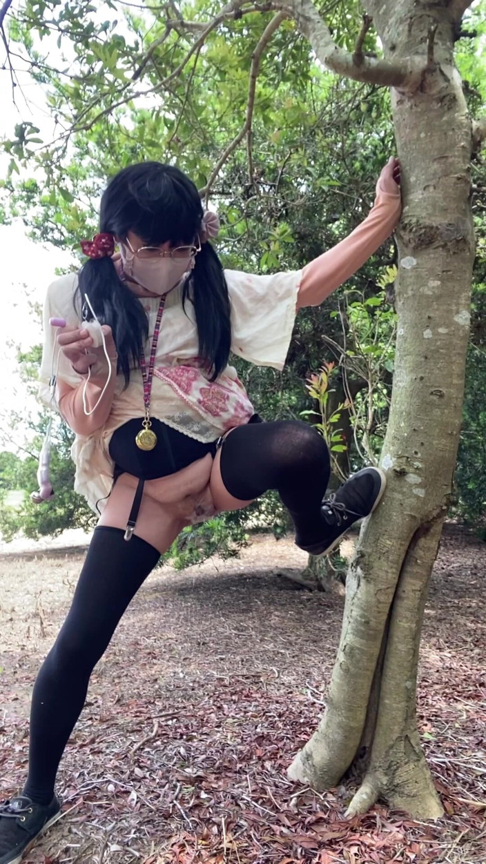 megu2002: No253 Kencing Luar Ruangan di Hutan