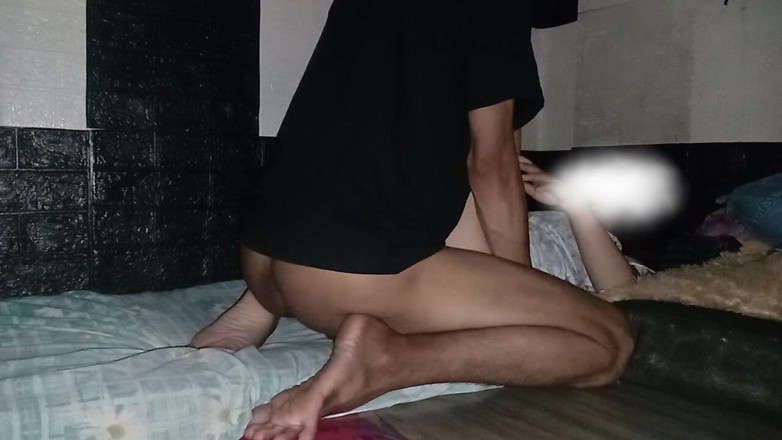 Famly sex: Menikmati wanita Asia yang cantik dengan bahagian 1
