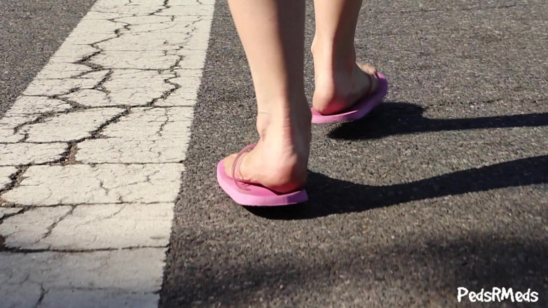 PedsRMeds: Giantess Autumn Walking in Her Flip Flops