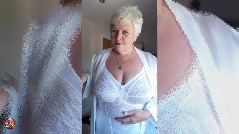 Uk Joolz: Would You Like Me to Answer the Door to You...