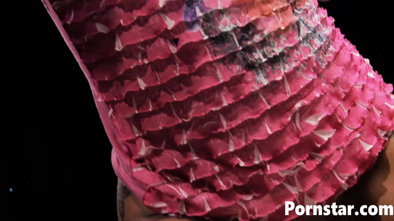 Pornstars: 大胸部Kerry Louise被seth strong搞砸了