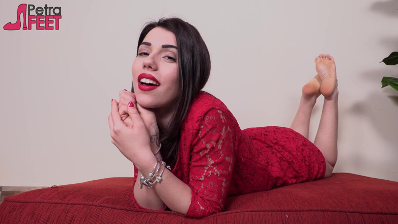 Foot Fetish HD: Sexy red dress and sexy feet