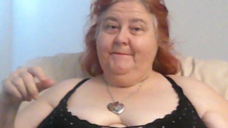 BBW nurse Vicki adventures with friends: แชทลิปสติกตัวจิ๋วแต่งตัว