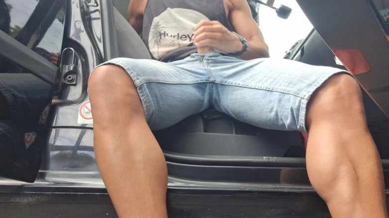 Hotsportfitboy: Car Wank - 쩌는 발정난 내 자지를 바깥으로 쓰다듬어야 했습니다.