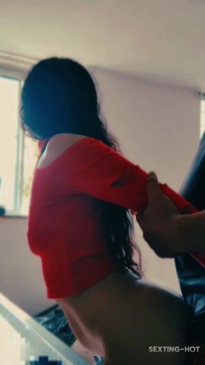 Thekingandpink: Cizinka, kterou potkávám na ulici v noci, vezmu ji domů...