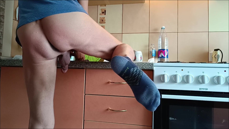 Ole63: Animado en la cocina sin pantalones.