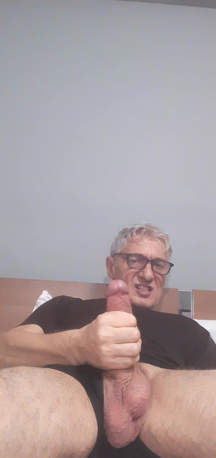 Big uncut hard cock: Masturbacja wielkiego potwora kutasa