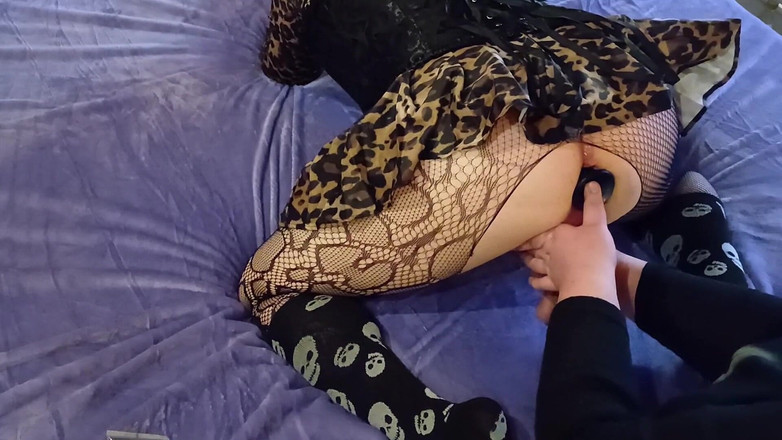 MisstressLeo: 女主人用假阳具干她的娘娘腔