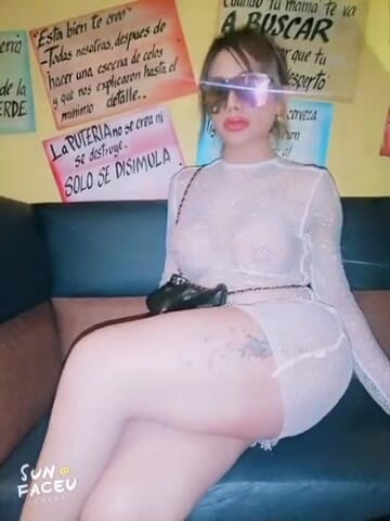Barbietransxxxx: 젖탱이를 보여주는 트랜스 소녀