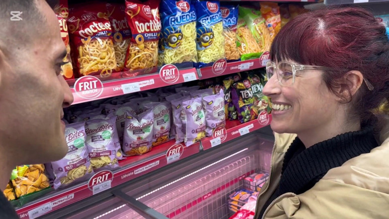 GiovanniXL: La Chica Del Supermercado Me Agarra Del Nabo