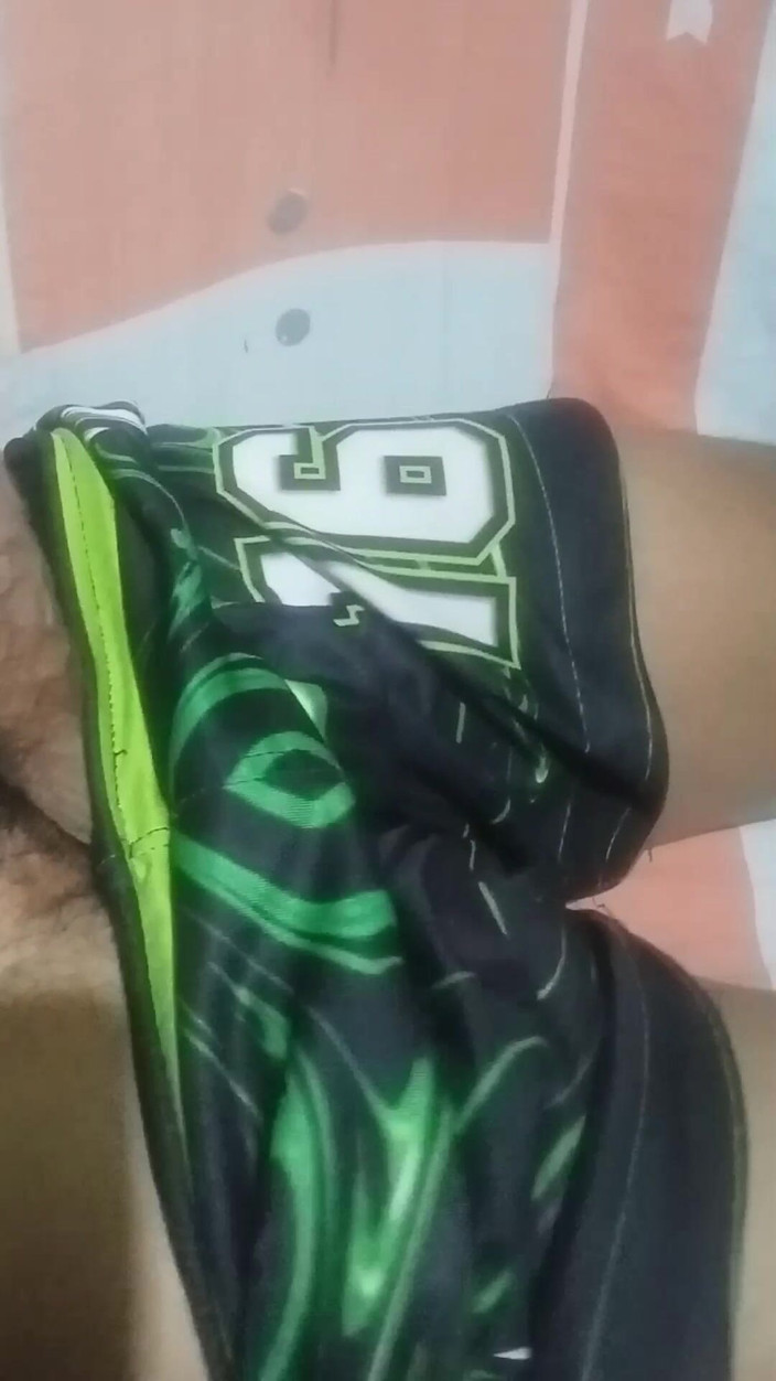 Talahib23: 농장에서 일하는 젊은 남자의 뚱뚱한 페니스