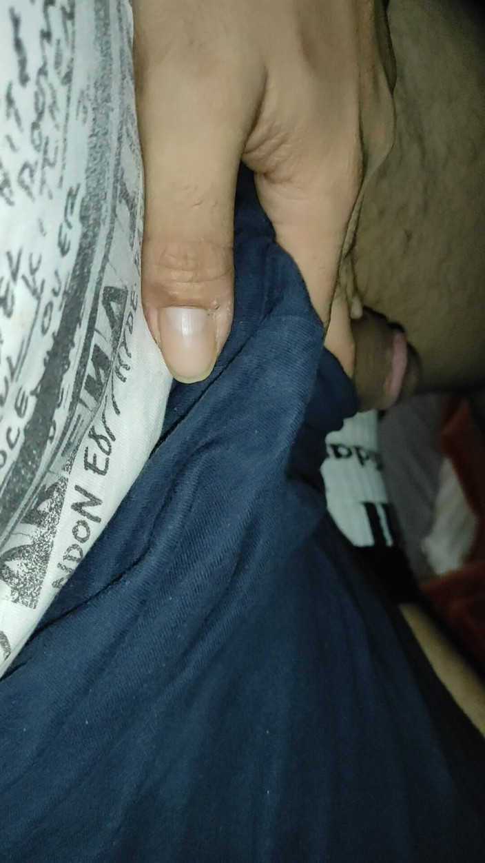 SmokedAlloy2: Dirtyjunkbro lagi asik mainin kontol, kaus kaki bau, kencing dan...