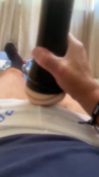 Jockdad87 використовує свої секс-іграшки, щоб зняти гарячий камшот