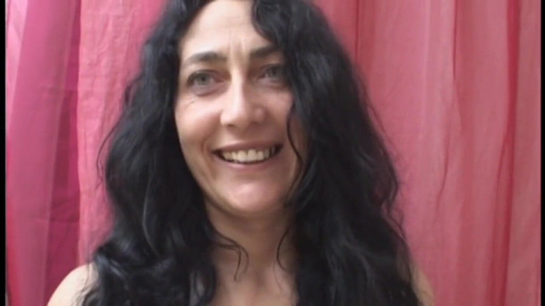 Real Home Made: Vecina excitată are parte de toate pulele disponibile
