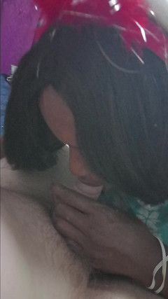 hothouse18xxx: Con cu nhỏ xíu smal bú bởi công chúa da đen