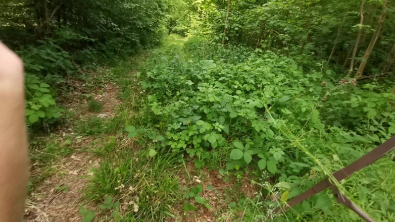 Bouncy Tits Action: Güzel göğüsler neredeyse tokatlıyor