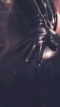 GroÃŸe natÃ1/4rliche titten, MILF in Latex, Gummi-fetisch, glänzende Kleidung. Arya Grander