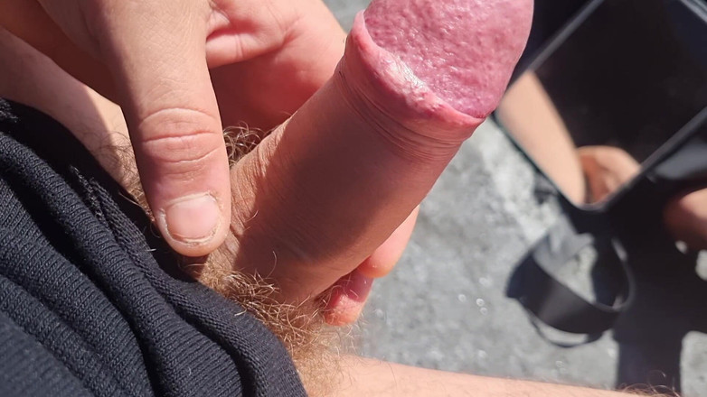 Alexander Audran: In der Öffentlichkeit | Handjob in der Öffentlichkeit und ein schwanz beladen mit...