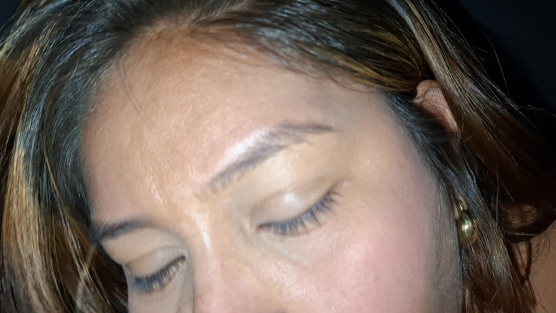 SugarPose: İri güzel kadın latin dildo emiyor, mastürbasyon yapıyor ve meme...