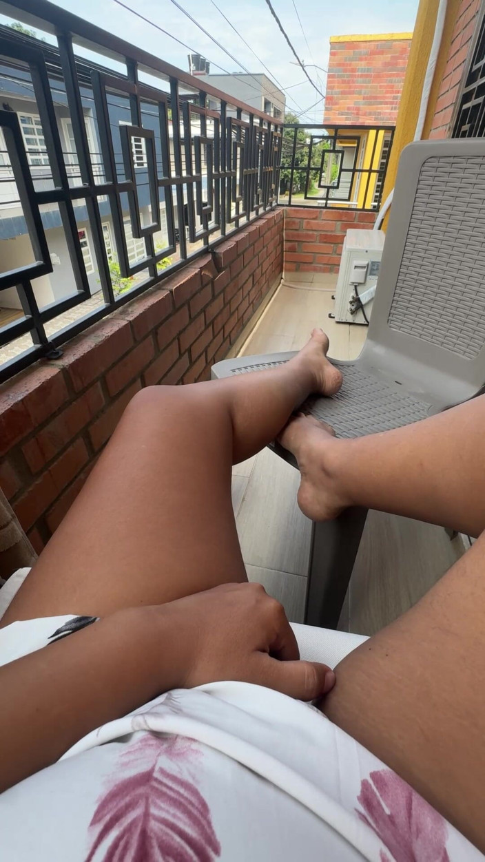 EMY_AND_JONH: Meniduri Vagina Basah Saya Di Balkoni Jiran-jiran